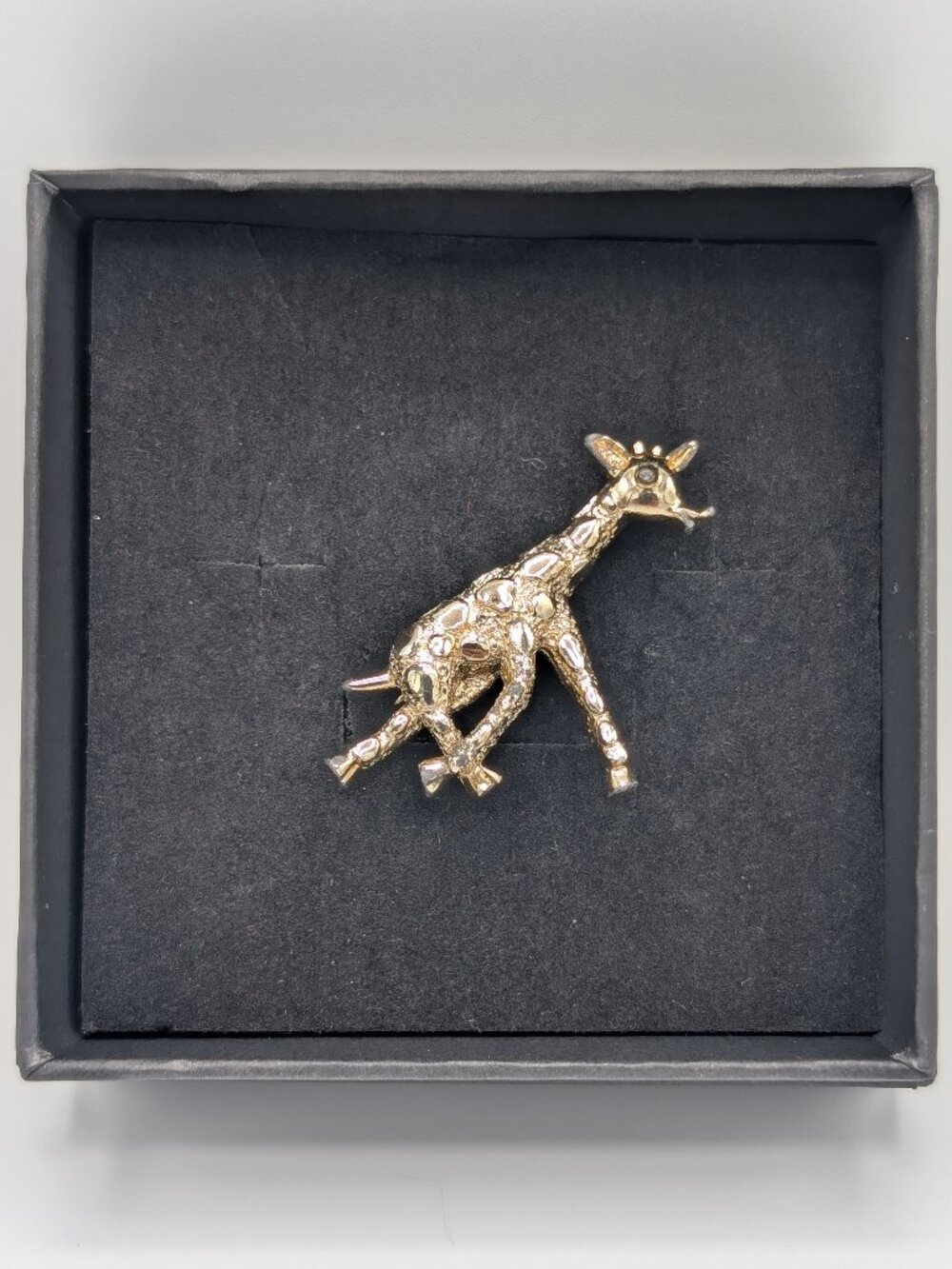 Vintage Textured Silver Tone Giraffe Figural Animal Brooch Pin Retro 70s 80s